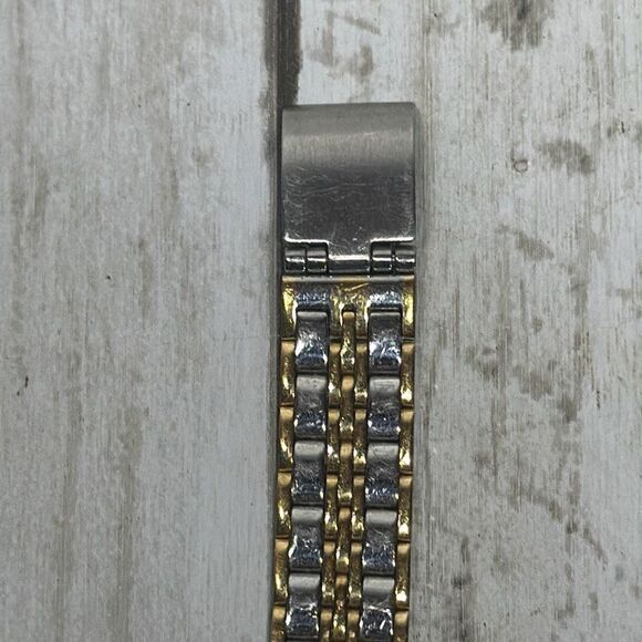 Vintage Timex Watch Womens Stainless Steel Silver Gold Water Resistant Quartz 68 - Picture 8 of 12